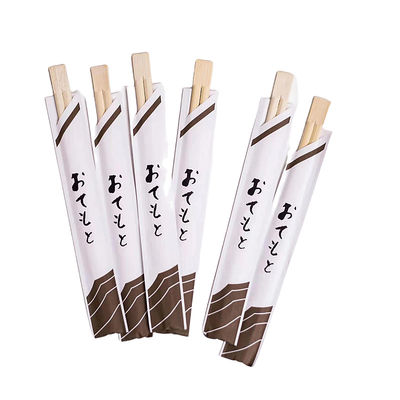 Des baguettes à sushis japonaises à usage unique de couleur naturelle à 100%