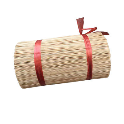 Des bâtons en bambou pour faire de l'agarbatti