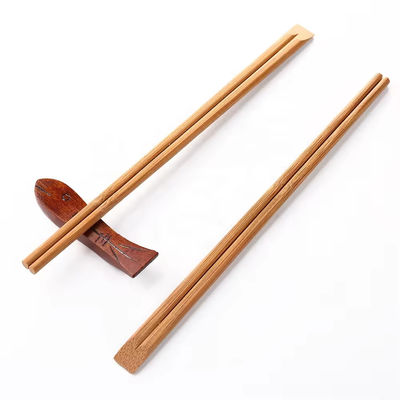 Un type de baguettes jetables en bambou pour le sushi