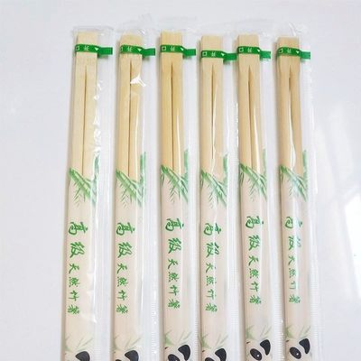 Des baguettes traditionnelles en bambou personnalisées quotidiennement à l'aide de baguettes chinoises personnalisées