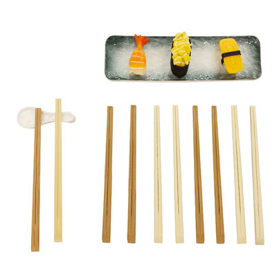 Des baguettes de sushi japonaises saines