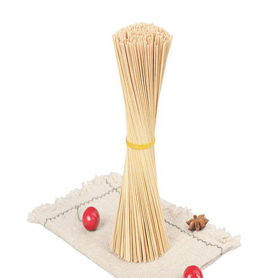 L'encens indien est le matériau des bâtons de bambou pour la fabrication de l'agarbathi de 1,3 mm en Inde.