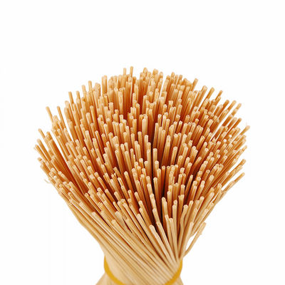 L'encens indien est le matériau des bâtons de bambou pour la fabrication de l'agarbathi de 1,3 mm en Inde.