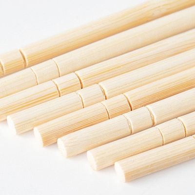 Baguettes chinoises jetables en bambou rondes naturelles de 5,0 mm, 5,5 mm et 6,0 mm. Baguettes biodégradables jetables pour restaurant de sushis, camping, baguettes chinoises en gros.